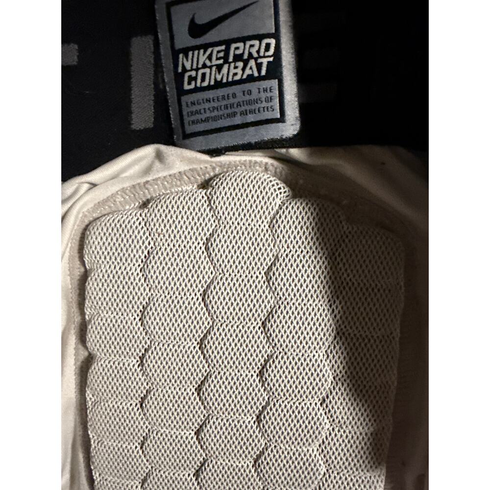 NIKE PRO COMBAT FOOTBALL GIRDLE - large - Picture 3 of 6